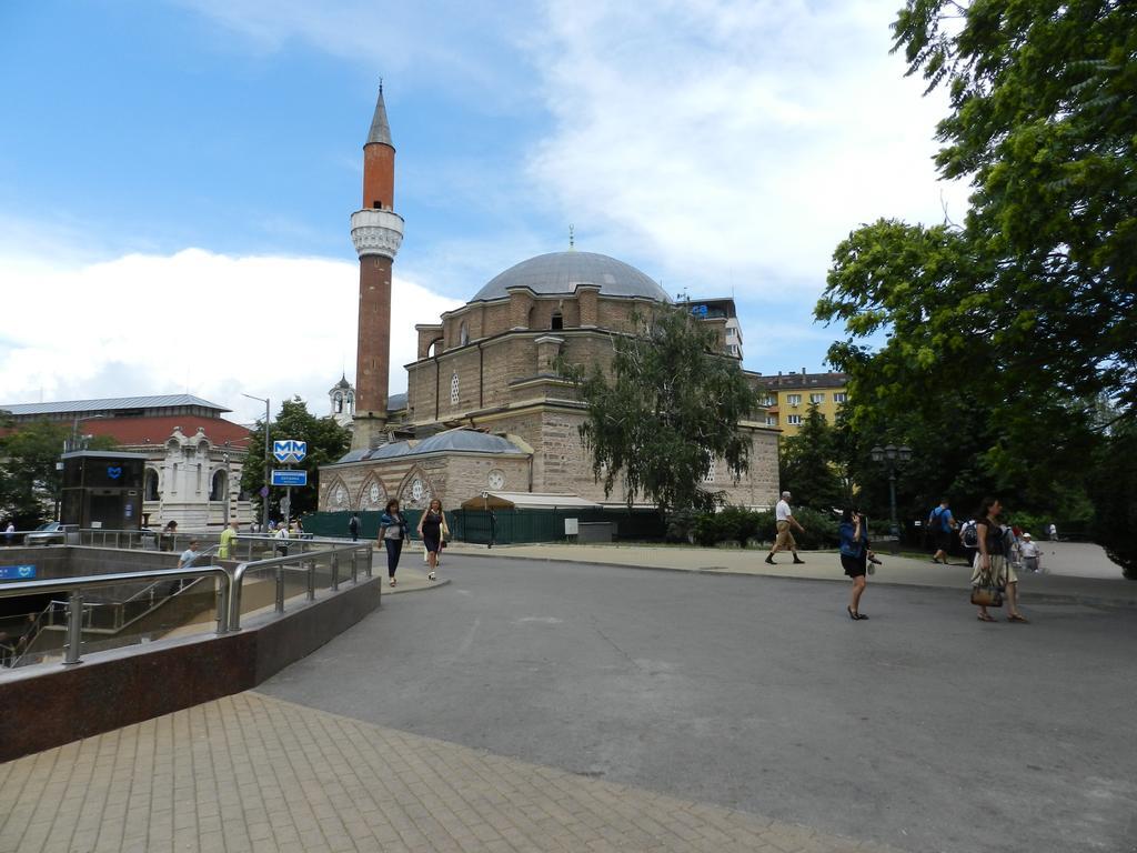 - Free Parking Nearby 350m